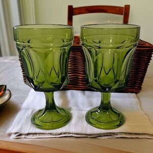 2 Anchor Hocking Fairfield Wine Glasses Water Goblet Stemmed Avocado Green MCM